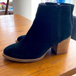 NWOT- Blondo Nina Suede size 5.5 black waterproof healed boots- never worn